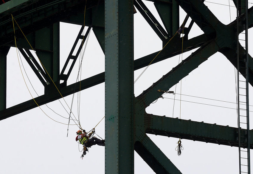 Mt. Hope Bridge is stage for ropes training program